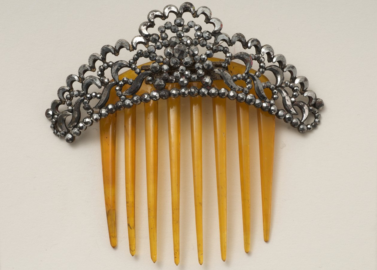 Hair comb with hinged headpiece by English School