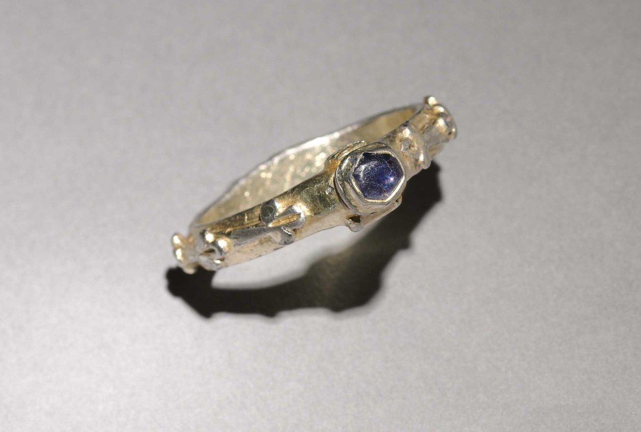 Ring by English School