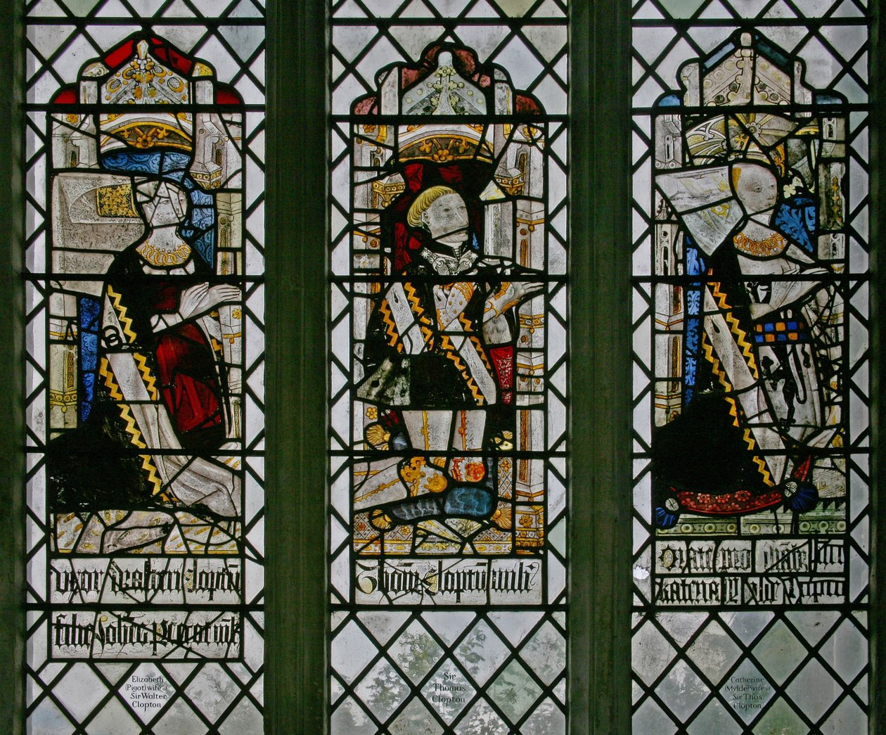 Window w2 depicting Elizabeth Pigot, Sir Thomas Clopton, Catherine Mylde by English School