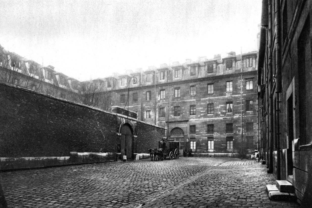 Courtyard of Saint Lazare women