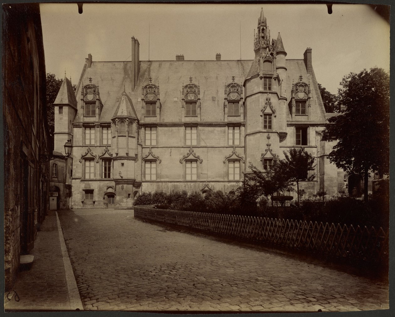 Beauvais Palace of Justice by Eugène Atget