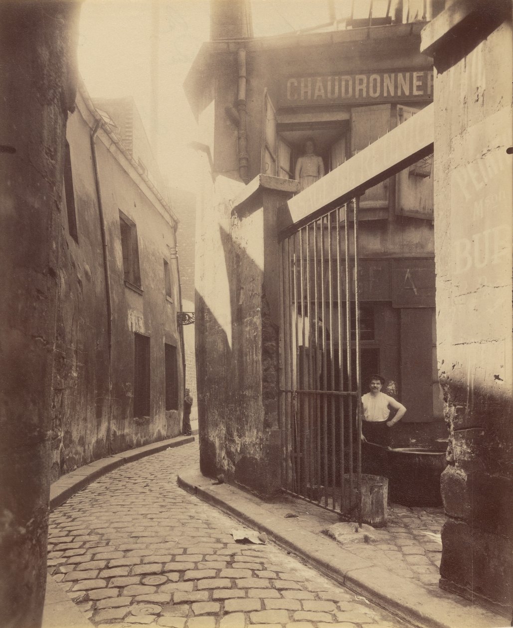 Entrance to the Passage of the Reunion, 1 and 3 Rue du Maure, 3rd Arrondissement by Eugène Atget