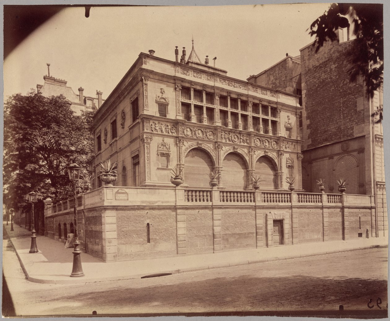 Maison François, Cours-la-Reine by Eugène Atget