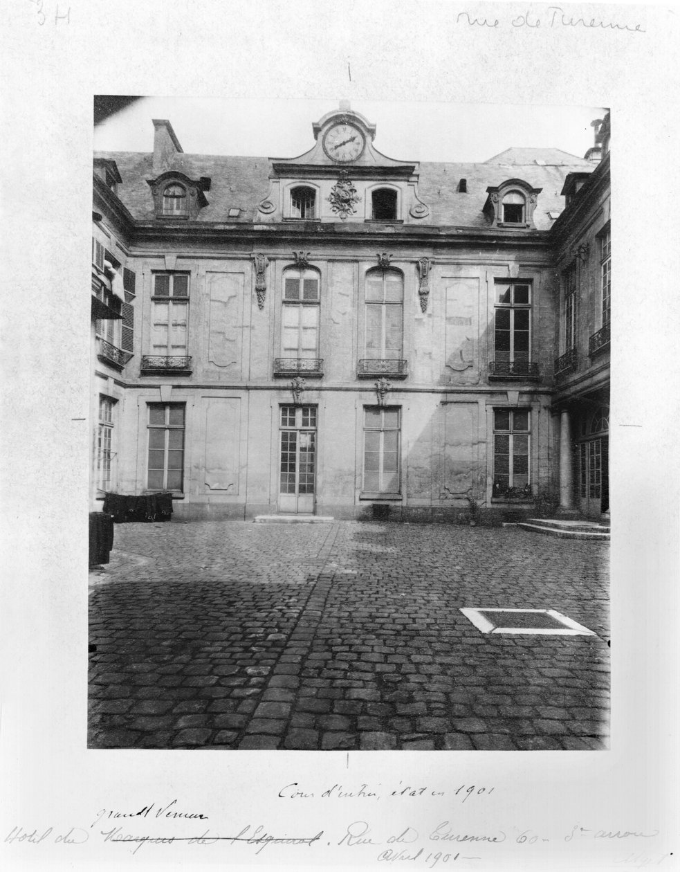 Hotel du Grand Veneur in Paris, 60 rue de Turenne by Eugène Atget