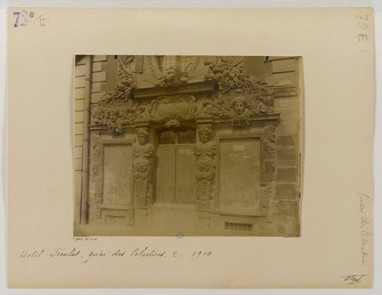 Porte, façade sur rue, hôtel de Fieubet (hôtel de la Valette, école Massillon), 2 quai des Célestins, 4ème arrondissement, Paris by Eugène Atget