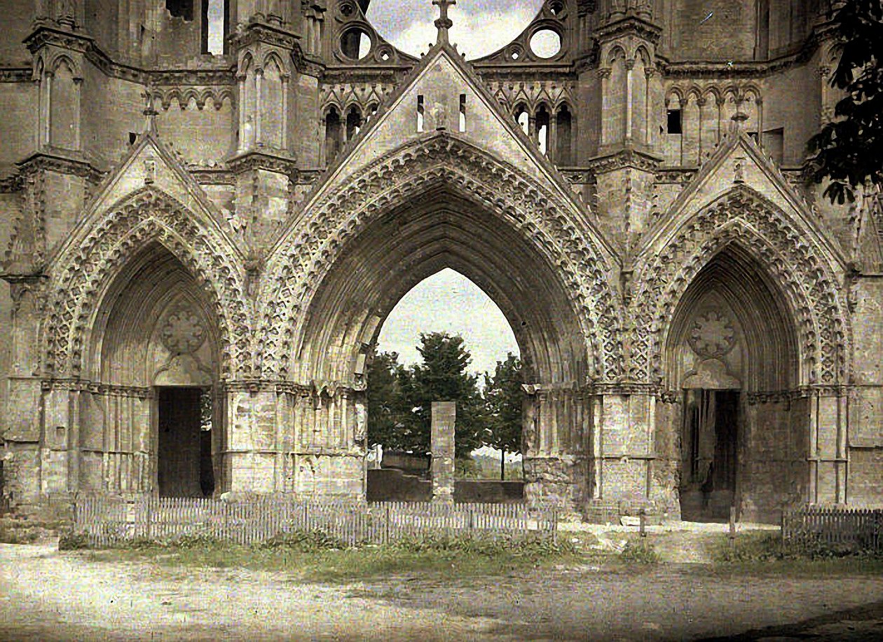 Bomb damage to the Cathedrale Saint-Gervais-et-Saint-Protais, Soissons, Aisne, France, 1917 by Fernand Cuville