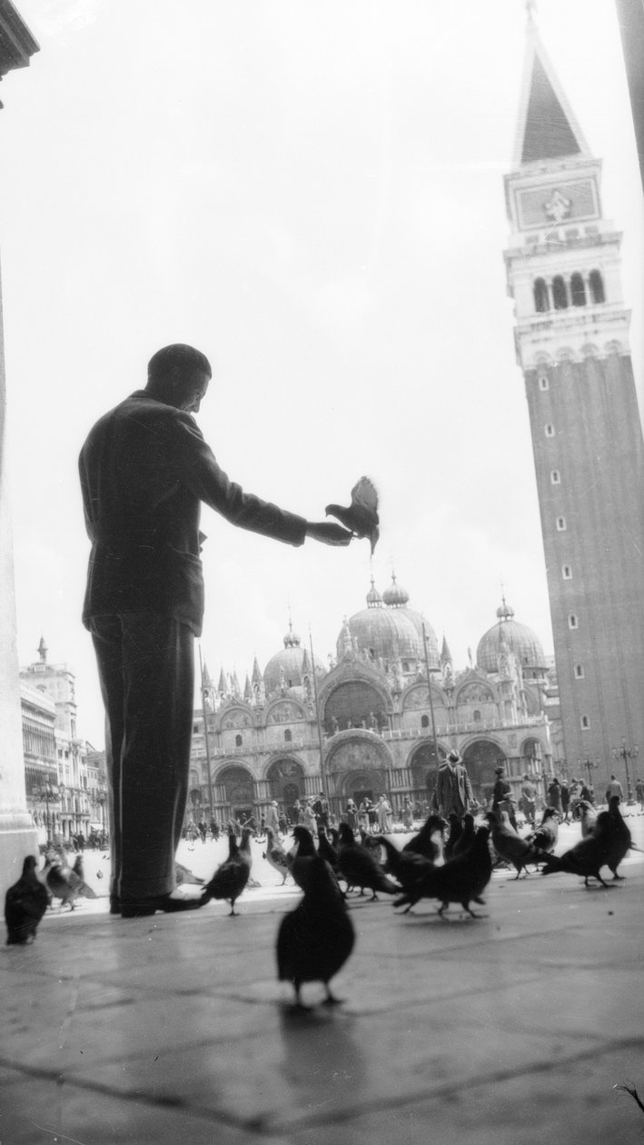 Japan and Italy: the sculptor Ernesto Michahelles said Thayaht in Piazza San Marco in Venice by Fosco Maraini