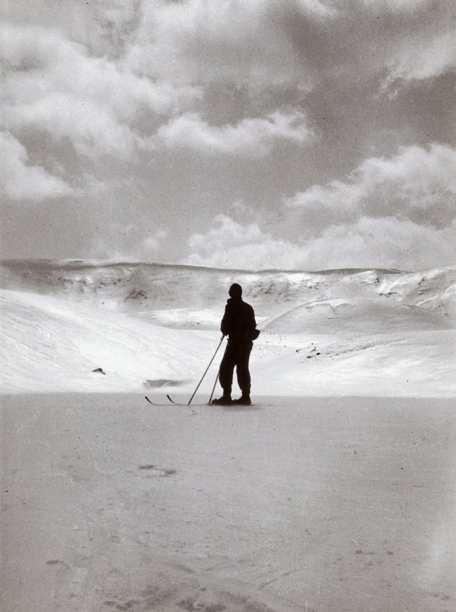 Wind in open place by Fosco Maraini