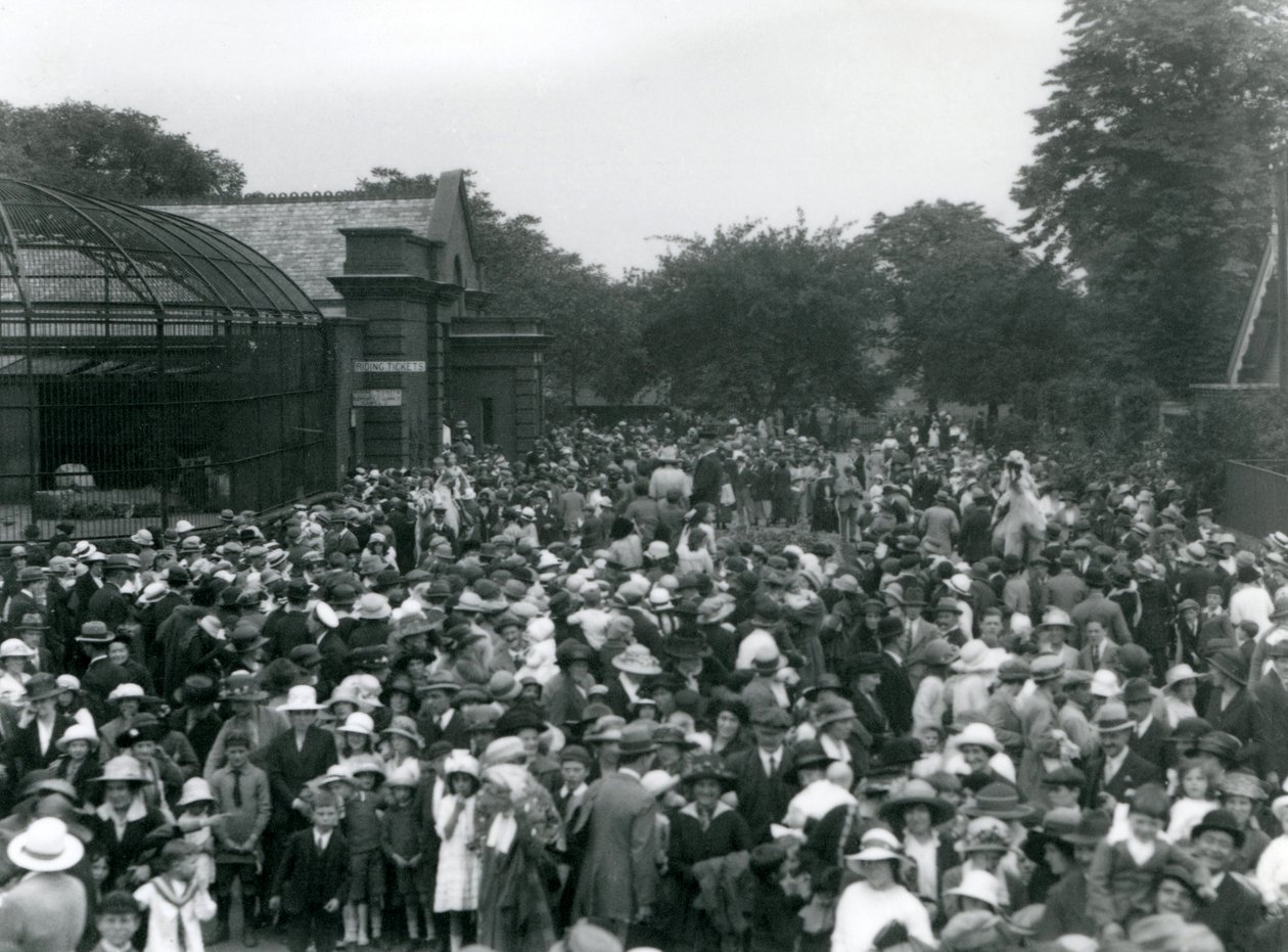 Crowds of Visitors at London Zoo, August Bank Holiday, 1922 by Frederick William Bond