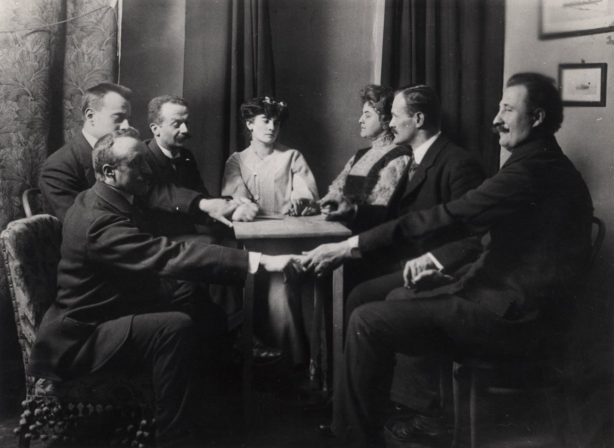 Spiritistic seance, from Fotografie di Fantasmi by E. Imoda, 1912