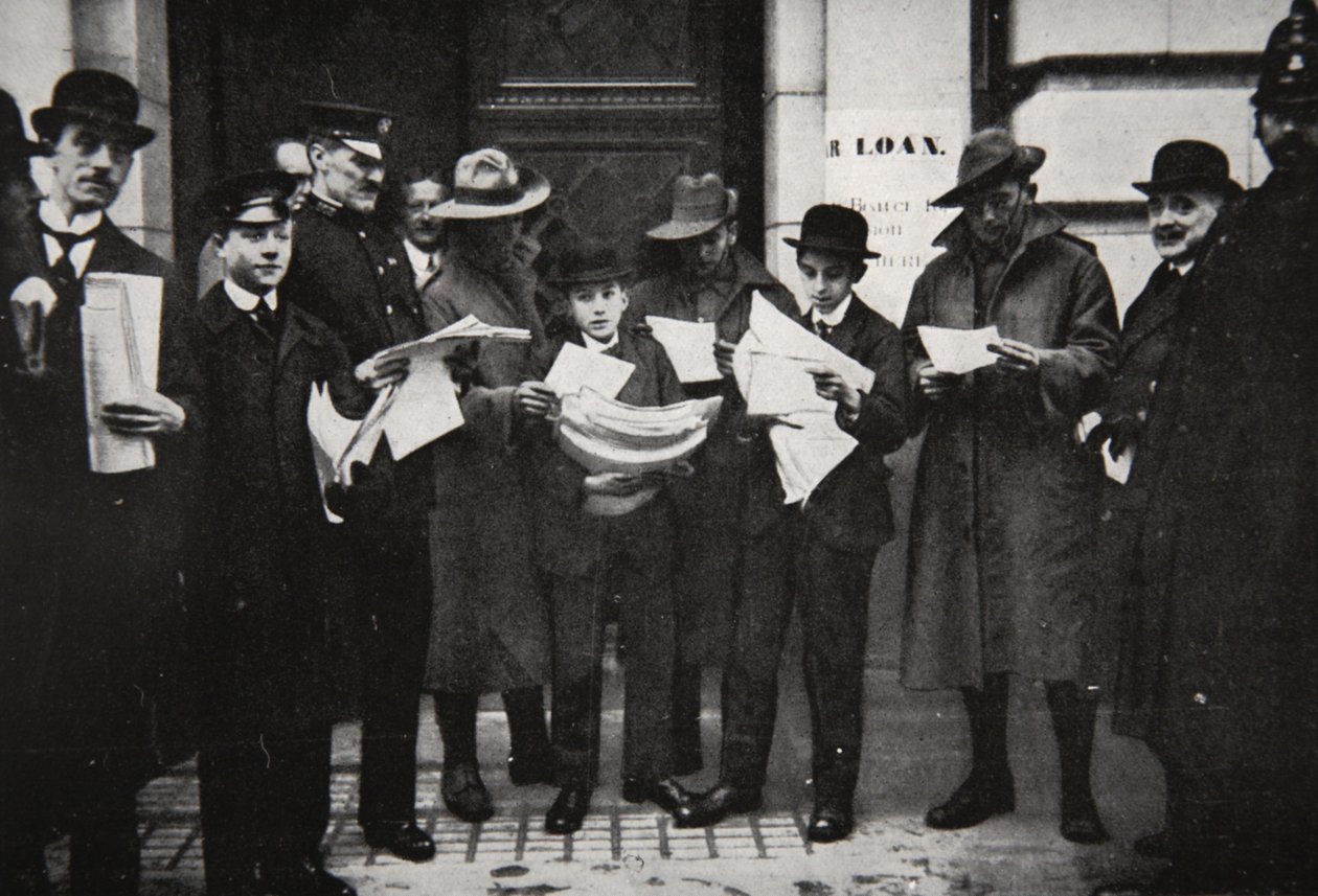 War Loans: early applicants with prospectuses, illustration from 
