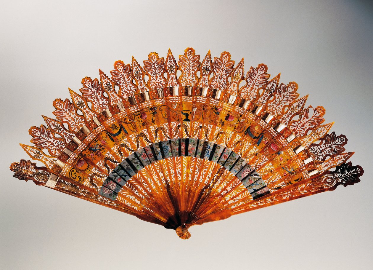 Brise hand fan with horn, red ivory, mother of pearl and tortoise shell ribs, Charles X period, France by French School