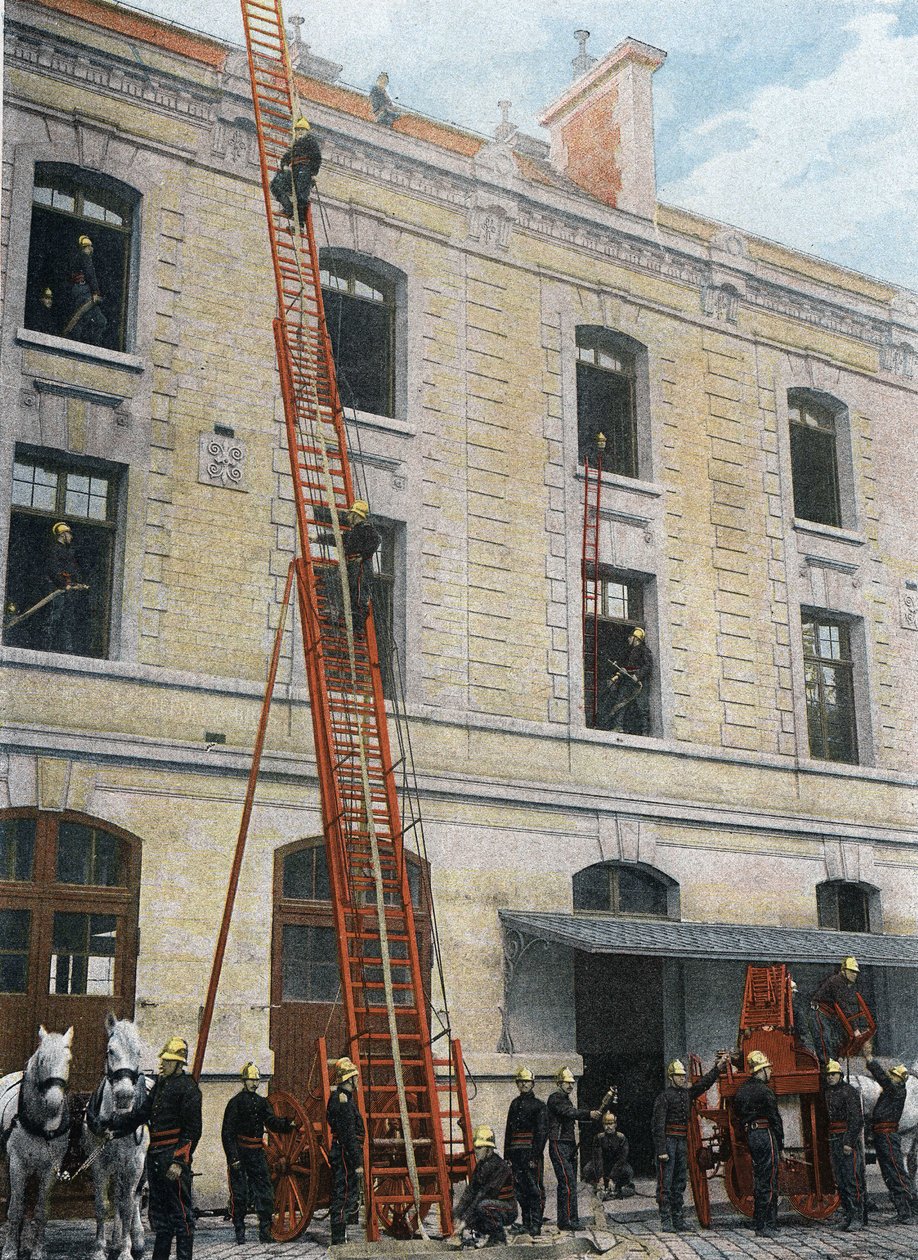 Firefighters of Paris. The big ladder. The one employed in the regiment, from the Gugumus system, is dragged by two horses; on its foretrain are her driver and the three sappers who must manoeuvre her. by French School