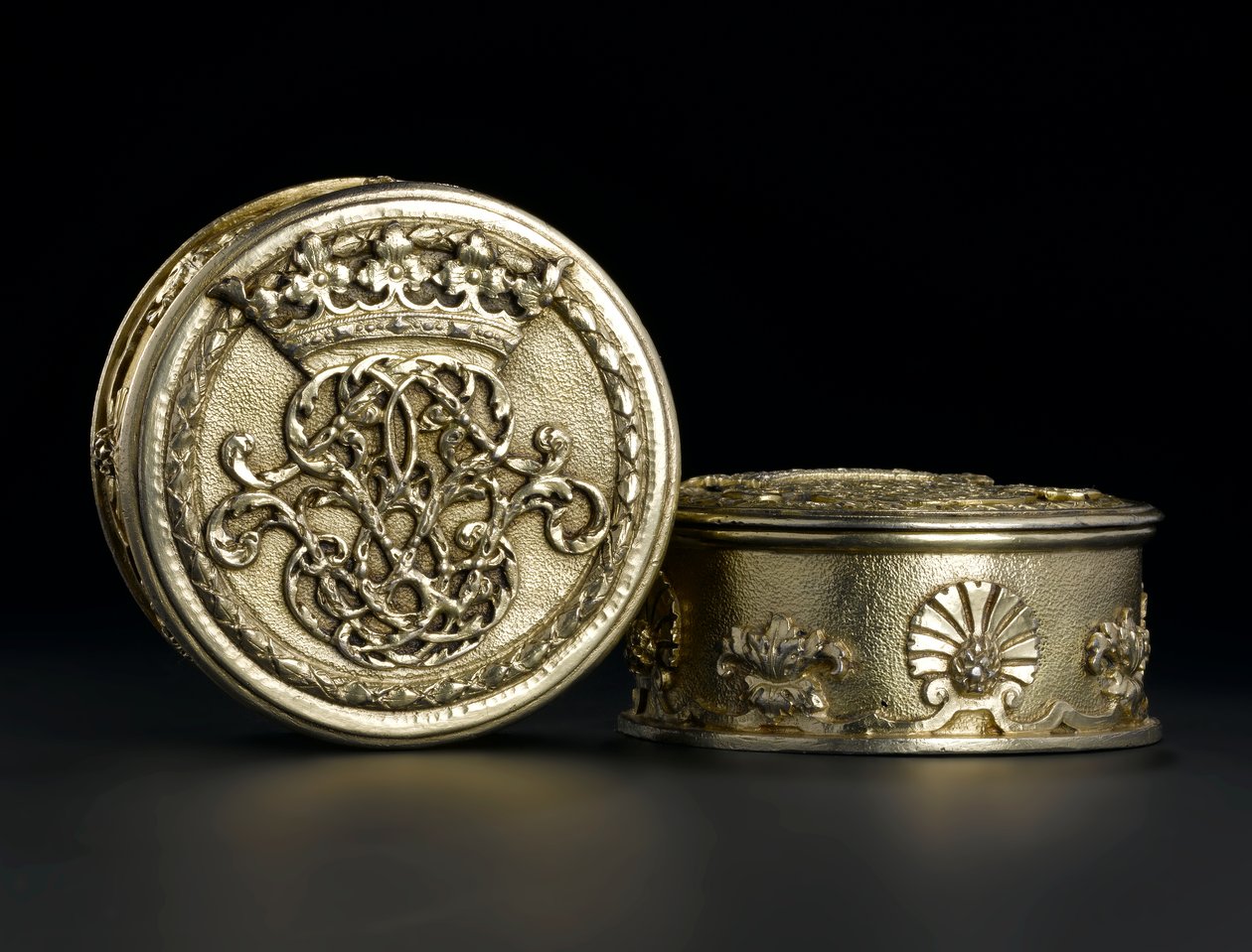 Silver-gilt small circular box with cover from the Lennoxlove toilet service, owned by Frances Teresa Stewart, Duchess of Richmond and Lennox: French, Paris, assayed between September 1672 and October 1674 by French School