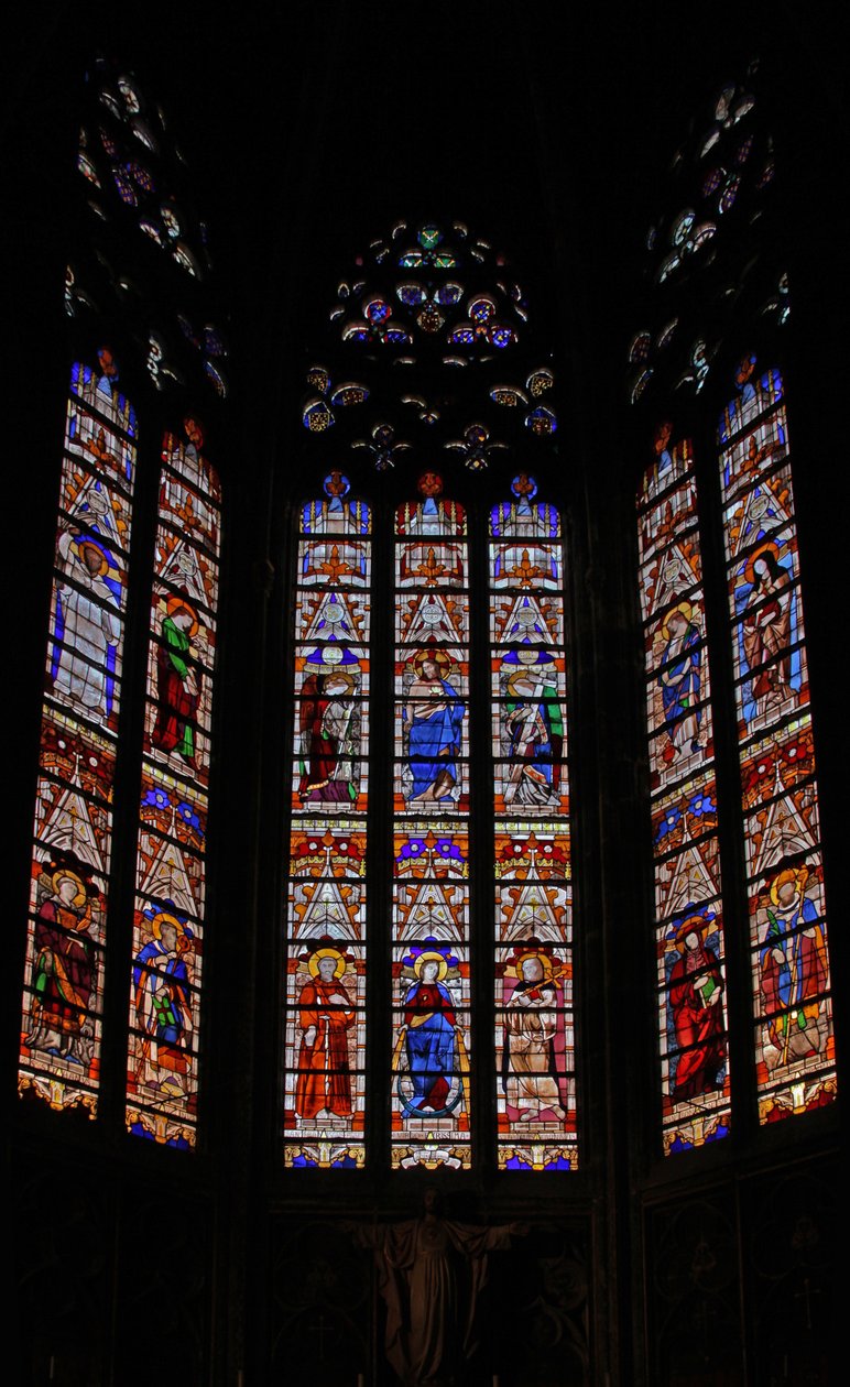 Window w0 depicting tracery lights and canopy tops in the eastern chapel by French School