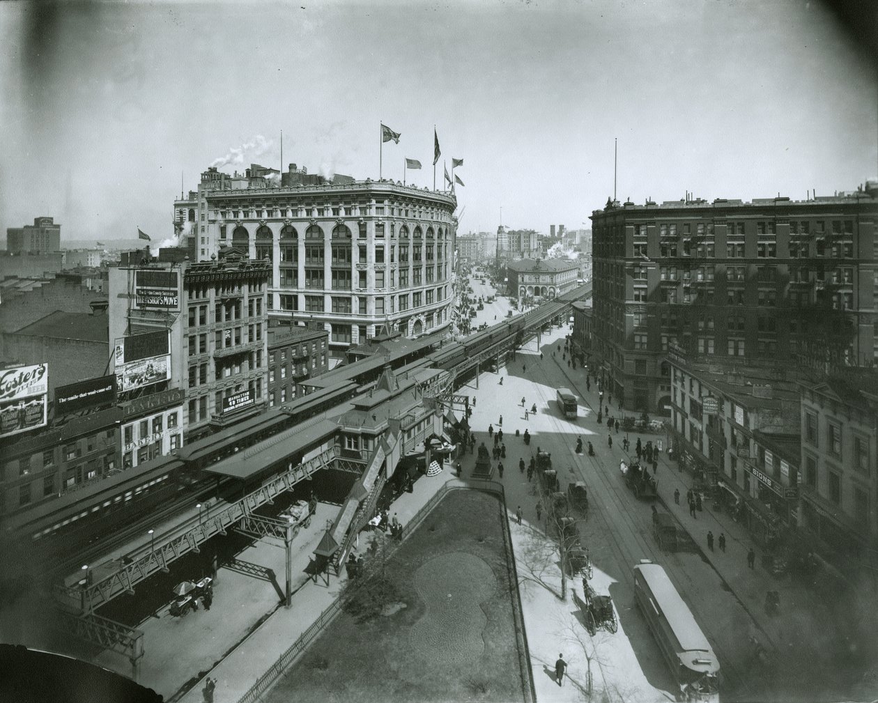 Broadway, North from 32nd Street, New York City by G.P. Hall und Sohn