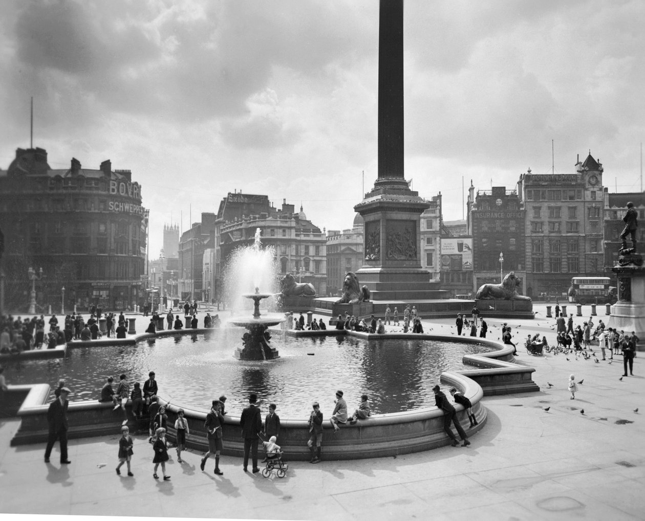 Trafalgar Square, City of Westminster, London by George Davison Reid