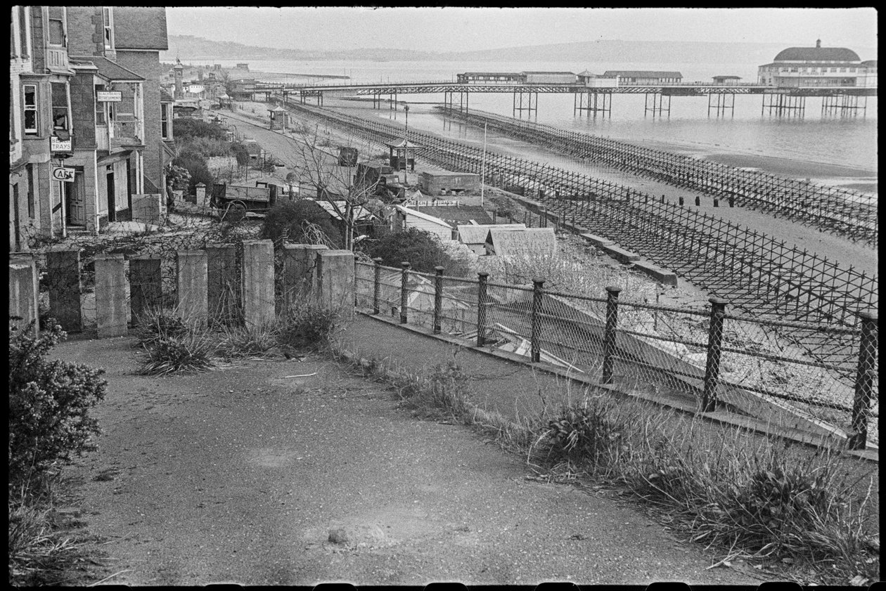 The beach at Shanklin, showing Admiralty scaffolding by George R. Long