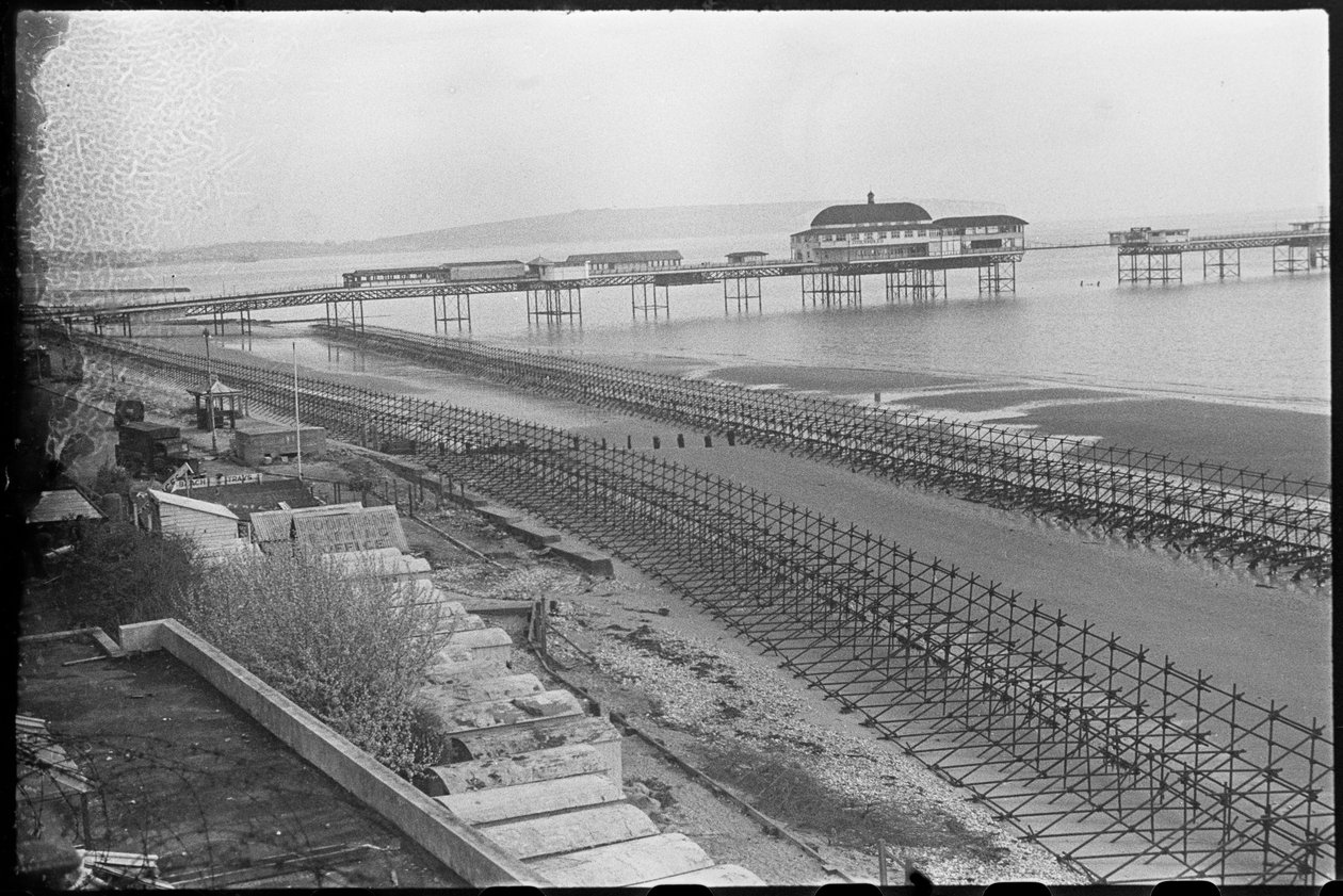 The beach at Shanklin, showing two rows of Admiralty scaffolding by George R. Long