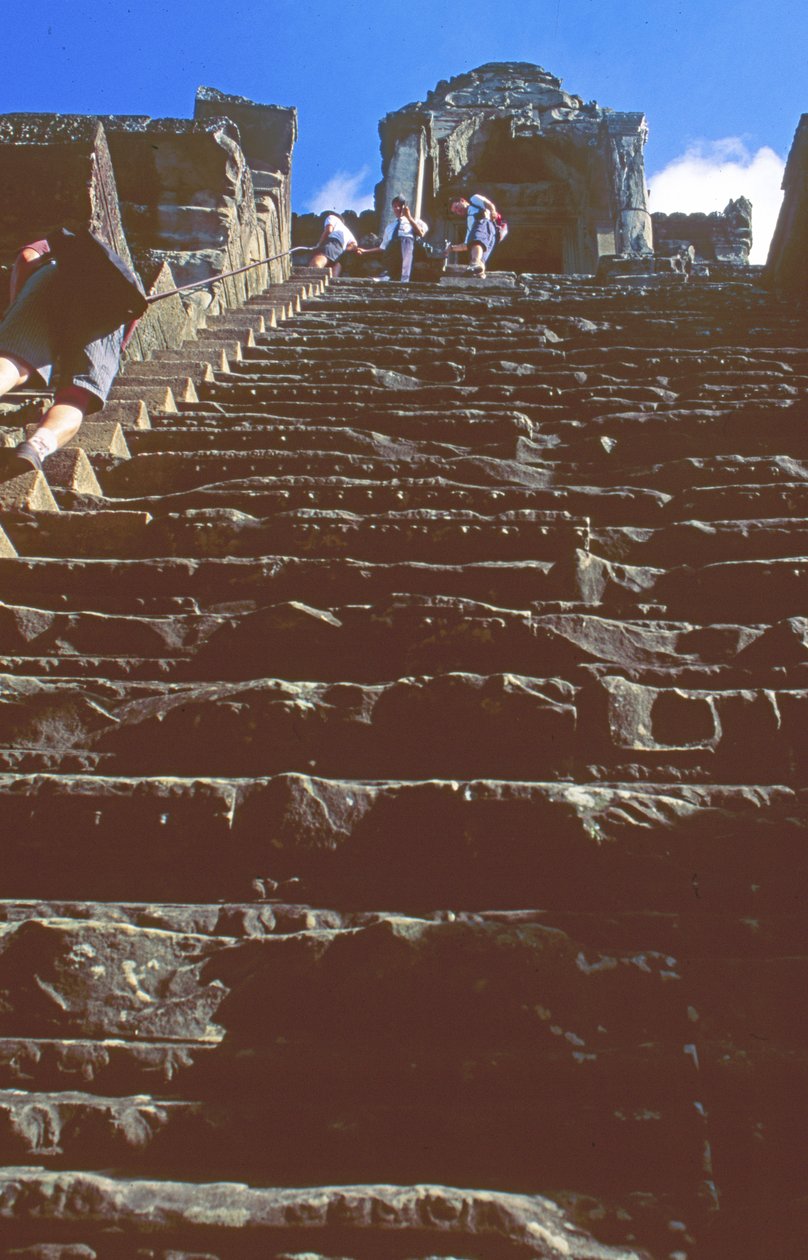 Kambocha: The Khmer temple ruins in Angkor Wat by Gerd Michael Müller