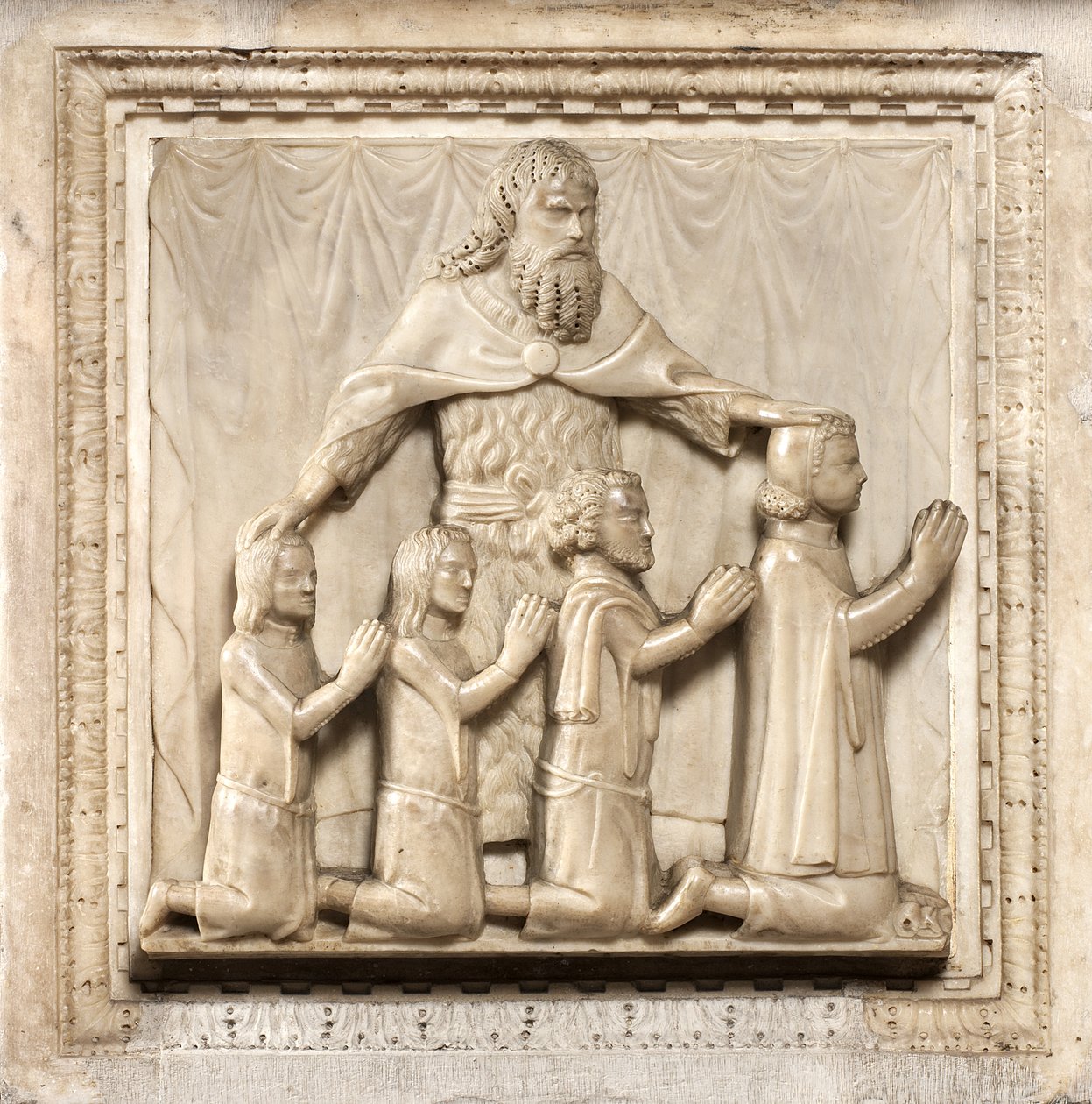 Four donors and Saint Peter by Giovanni Balduccio