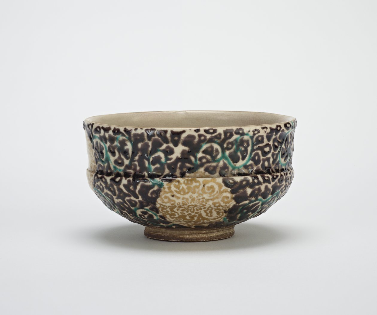 Tea bowl with silk brocade design, mid 19th century by Gorosuke Shonsui