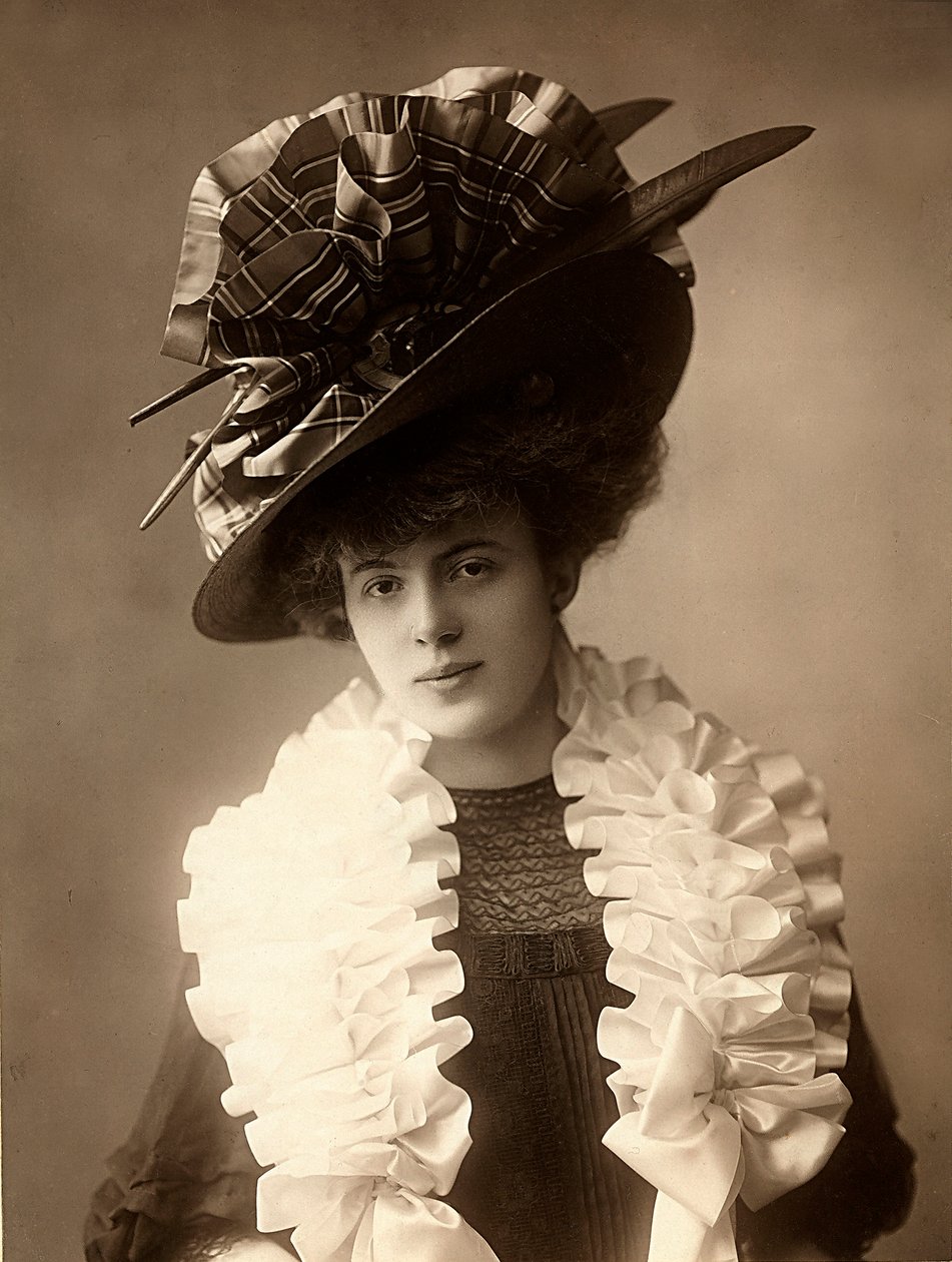 Close-up of a young woman in clothes from the beginning of the 20th century by Henri Manuel
