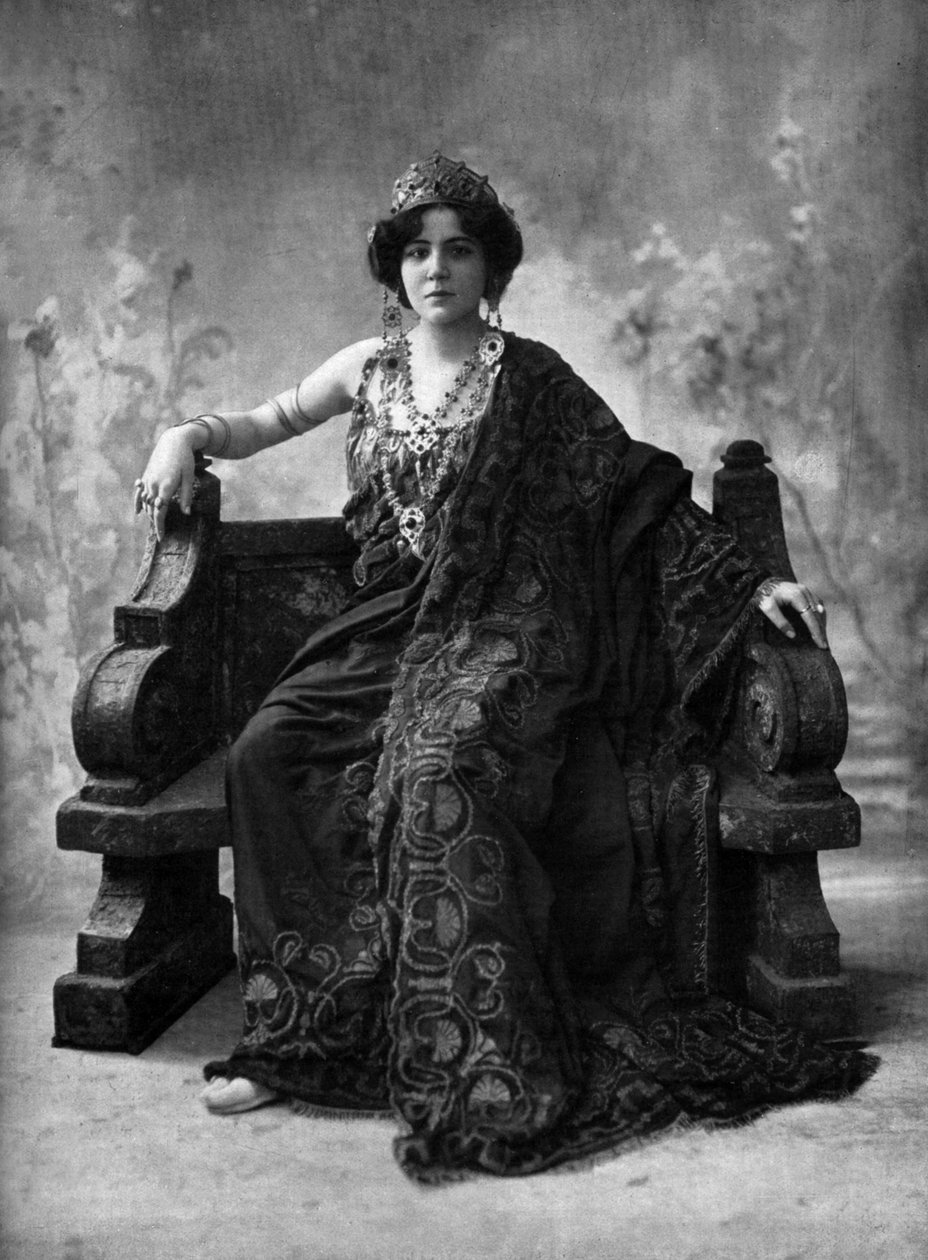 French Soprano Suzanne Brohly as Clytemnestre in Opera 
