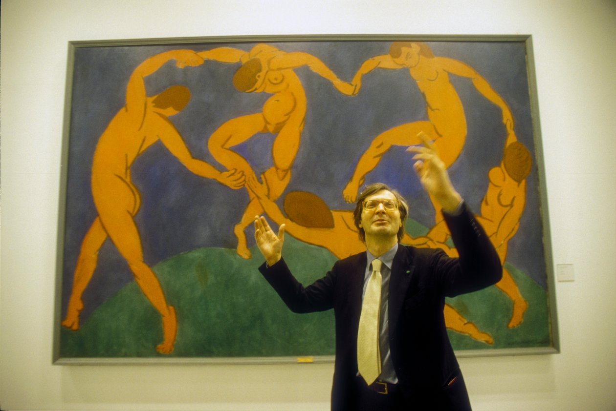 Rome, Quirinal Stables, 2000. Italian art critic Vittorio Sgarbi in front of "The Dance" by Henri Matisse at the Exhibition "One Hundred Masterpieces of the Hermitage" by Henri Matisse