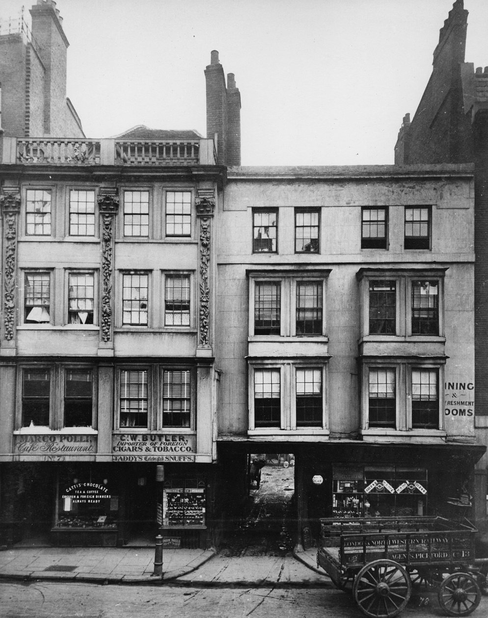 Aldgate, remains of the old Saracen