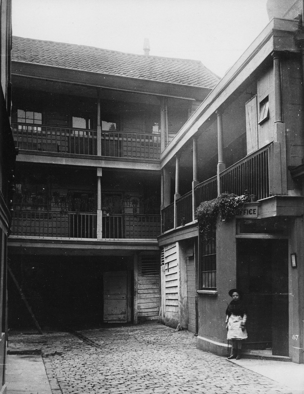 The Old Bell Inn, High Holborn, inner courtyard by Henry Dixon