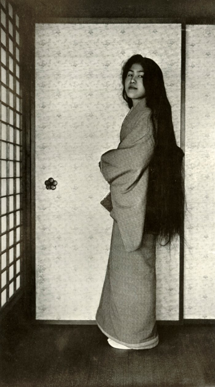 En Deshabille, 1910 by Herbert Ponting
