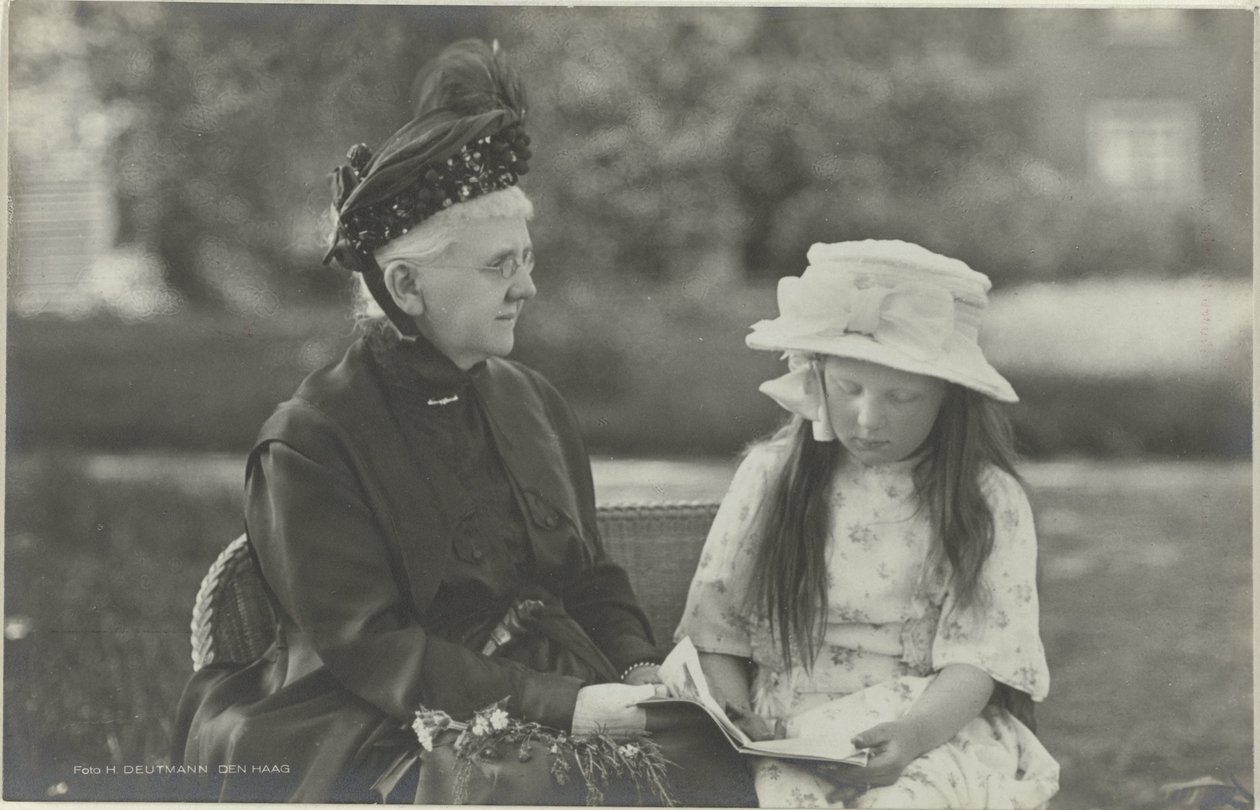 Portrait of Emma, Queen Regent of the Netherlands, and Juliana, Queen of the Netherlands by Herman Deutmann