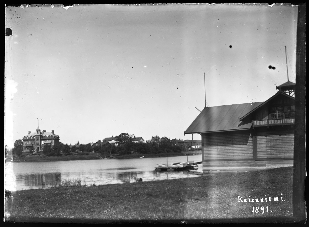 On the Right, the Rowing Club Pavilion in Kaisaniemi, on the Left, the Villa of Industrialist Rieks by Hugo Simberg