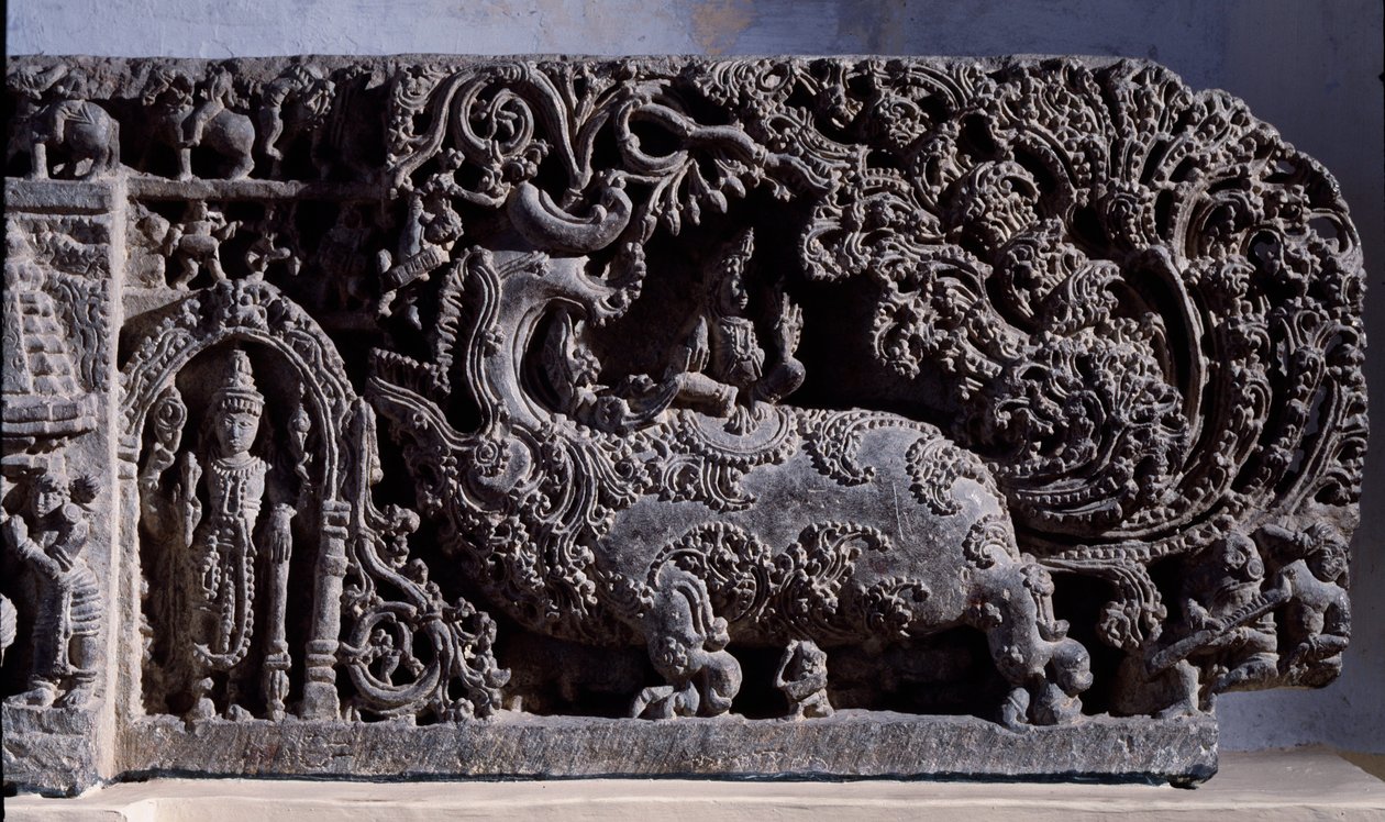 Hinduism: Krishna as Venugopala. Black stone sculpture, right part, 12th century - from Halebidu, Mysore - Calcutta, Indian museum by Indian School