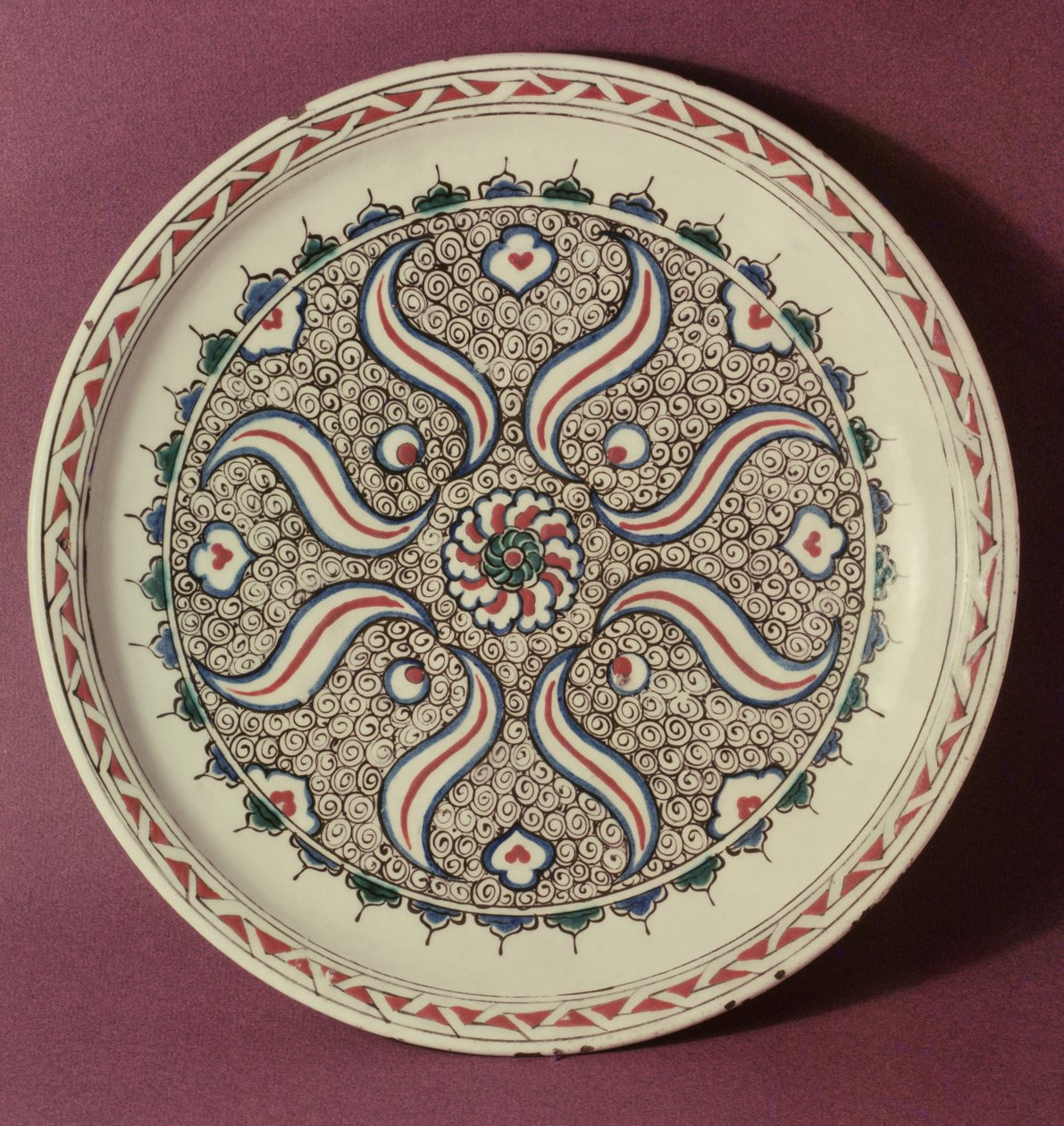 Plate decorated with a flame pattern, Iznik, from Turkey by Islamic School