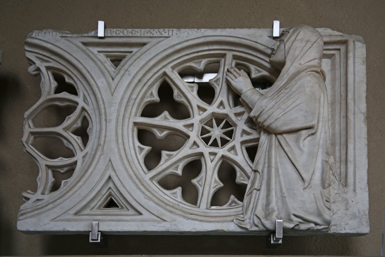 Carved rose wheel transenna with the donor