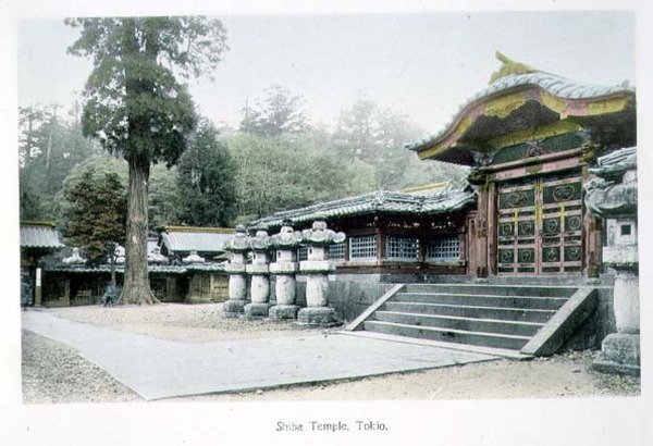 Shiba Temple, Tokyo by Japanese Photographer