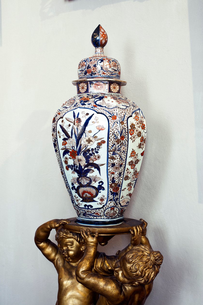 Large Japanese Vase with Lid from the Edo Period, Genroku Era. 1688-1703. Apartments of Maria Brignole Sale De Ferrari, Duchess de Galliera. Palazzo Rosso, Genoa by Japanese School