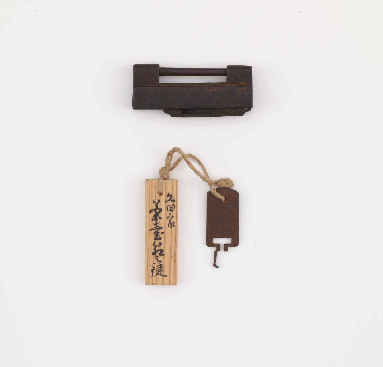 Lock and key for former outer storage box for tea-leaf storage jar by Japanese School