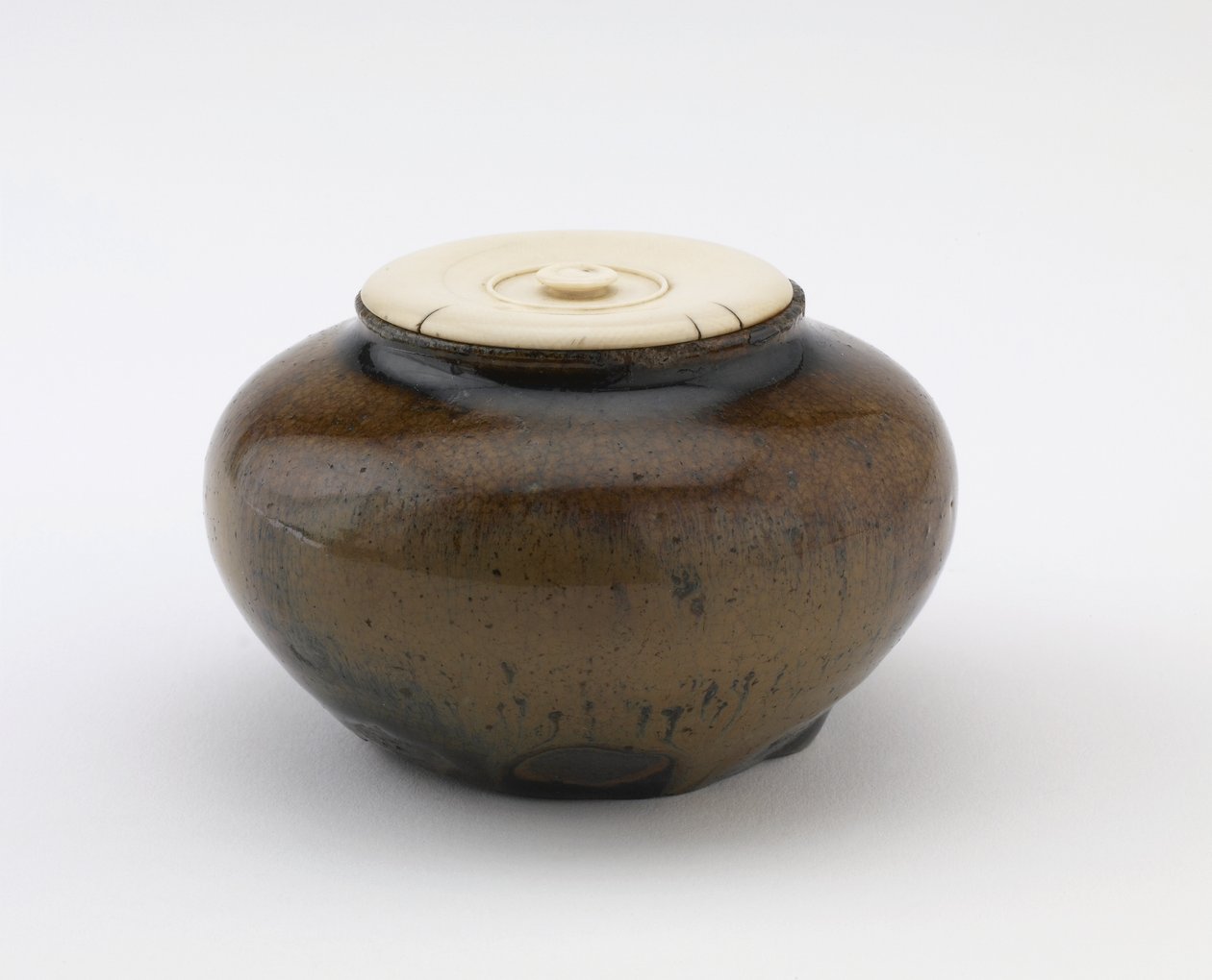 Small jar used as tea caddy, Muromachi or Momoyama period by Japanese School
