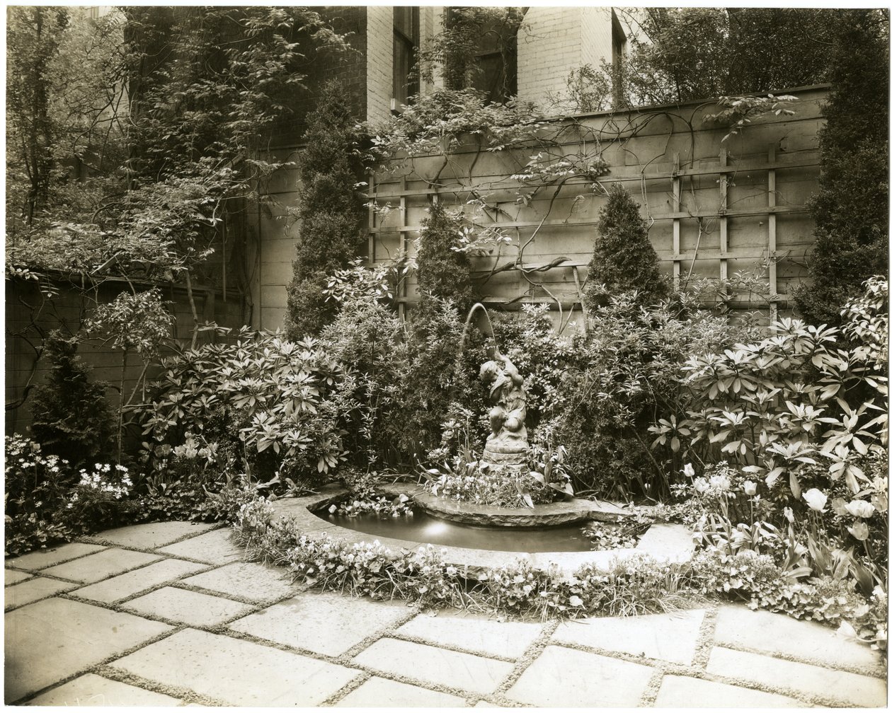 Mr & Mrs John Morgan, 39 W 11 St, Greenwich Village, New York, USA, c.1939-40 by Jessie Tarbox Beals