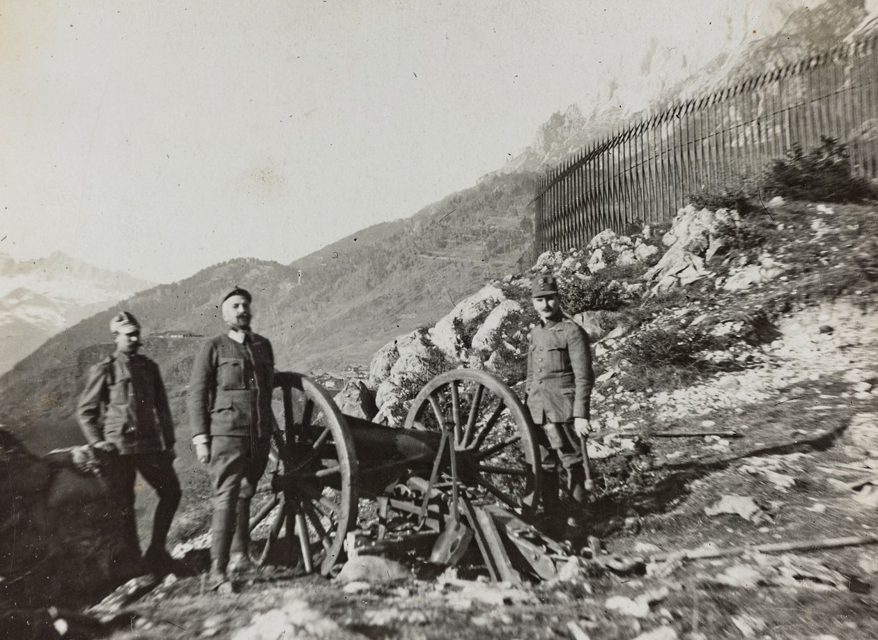 Album "Meine weltkriegs - Erinnerungen South-West Front (Carinthia, Italy, South Tyrol) 31/03/1915-12/11/1918 - Josef Zohles Wien": soldiers with cannon by Josef Zohles