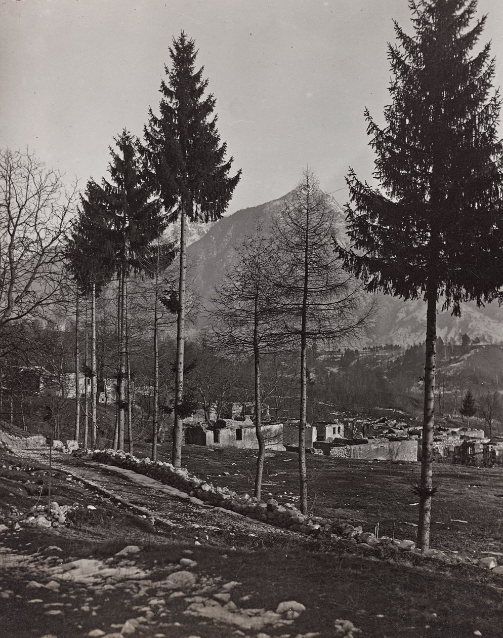 Album "Meine weltkriegs - Erinnerungen South-West Front (Carinthia, Italy, South Tyrol) 31/03/1915-12/11/1918 - Josef Zohles Wien": rubble of Pliczna by Josef Zohles