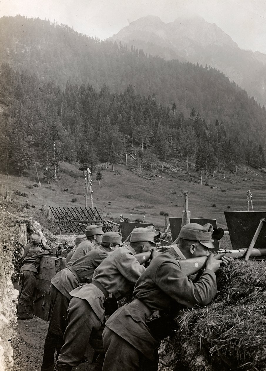 Album "Meine weltkriegs - Erinnerungen South-West Front (Carinthia, Italy, South Tyrol) 31/03/1915-12/11/1918 - Josef Zohles Wien": soldiers in the trenches by Josef Zohles