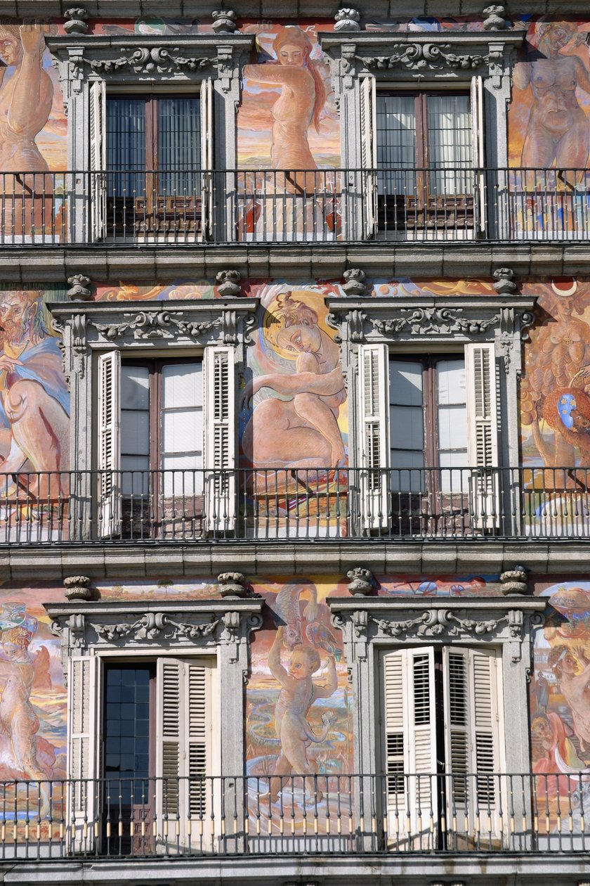 Balconied house surrounding the square by Juan Gomez de Mora