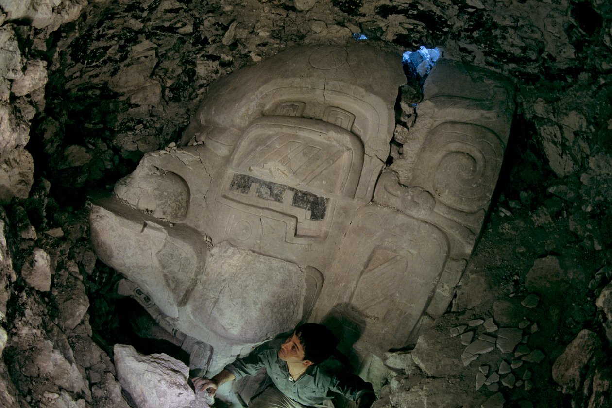 Large Early Pre-Classical stucco mask, Cival, Holmul, Guatemala, Maya, Francisco Estradabelli, 2008 (photo) by Kenneth Garrett