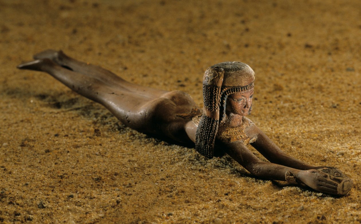 Unguent spoon; reign of Amenhotep III; wood; gold by Kenneth Garrett
