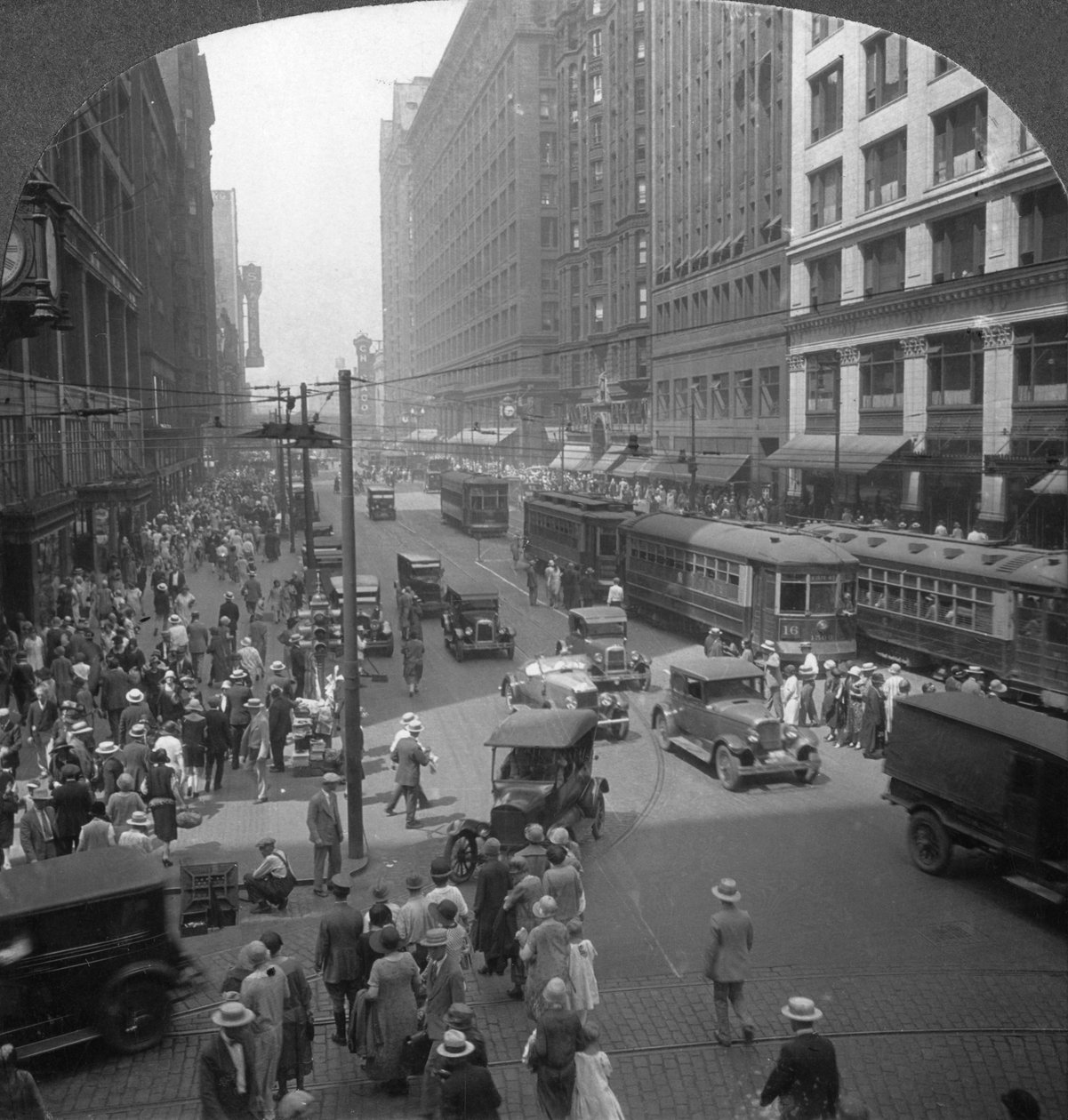 In the heart of the shopping district on State Street, Chicago, Illinois, USA, early 20th century by Keystone View Company
