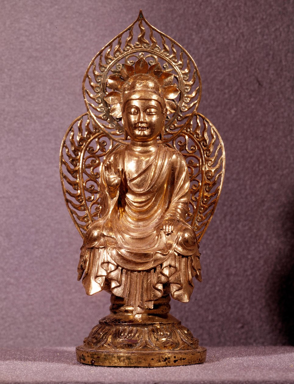 Coreen Art: Buddha statuette in gold. Silla period, 8th-10th century by Korean School